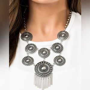 Modern Medalist silver necklace and earrings paparazzi 90b